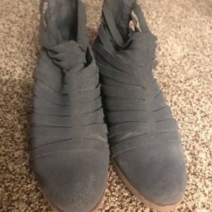 Carlos Santana grey ankle boots